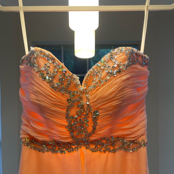 Prom Dress! Favorite dress I ever wore. - Picture 2 of 3